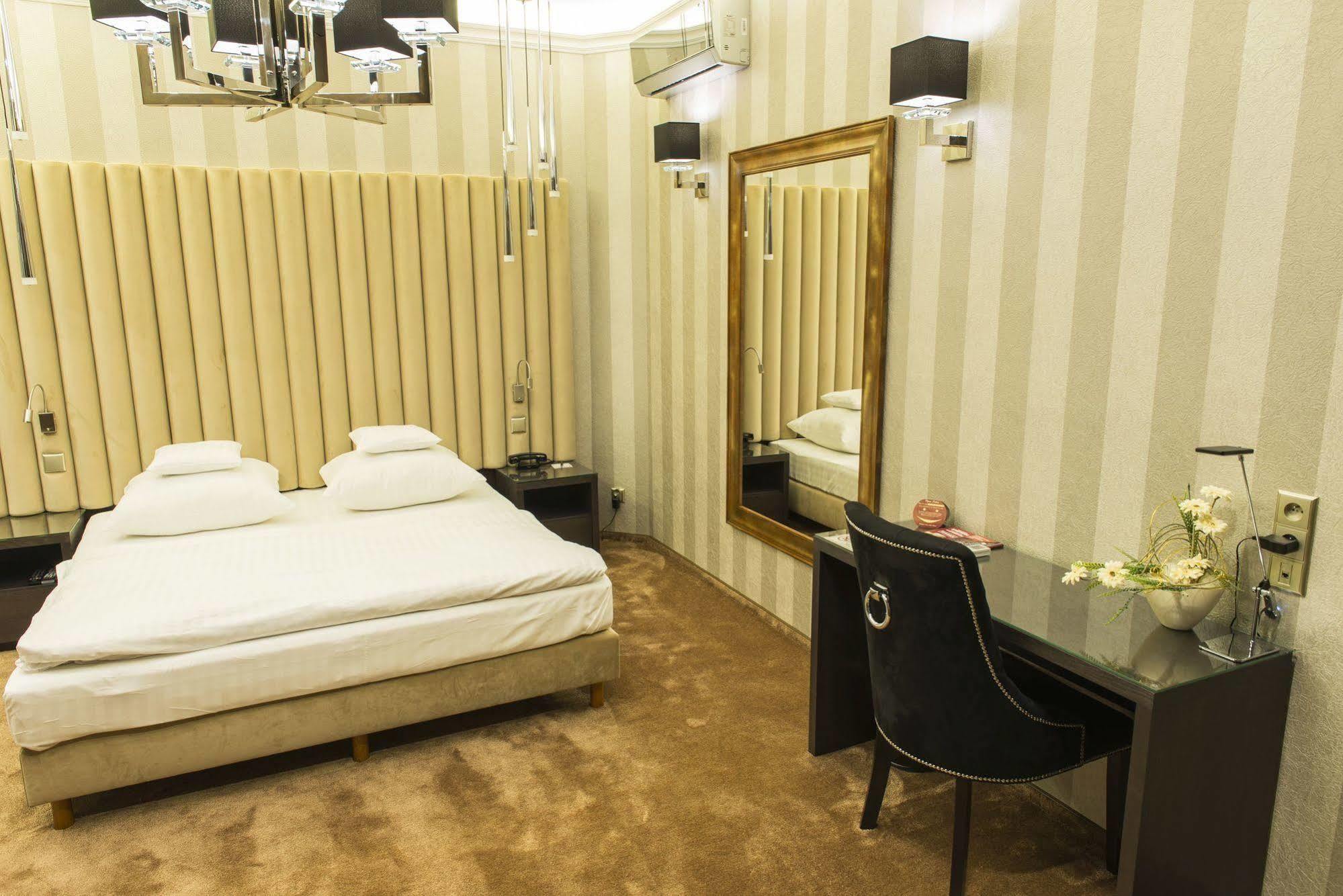 Hotel Europa Kaliszki Eksteriør billede